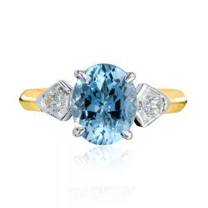 oval aquamarine wth diamond ring