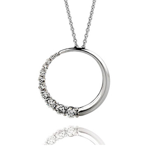 Circle Pendant with Gradual Diamonds