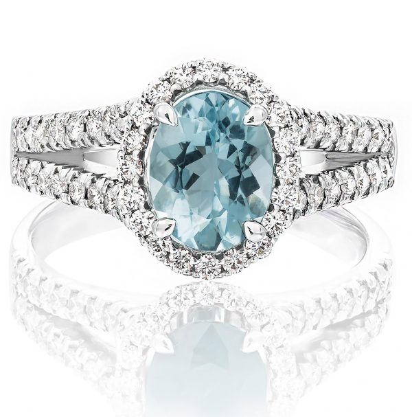 Oval shape Aquamarine and diamond ring