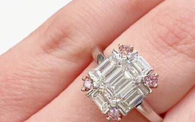 Emerald, baguette & round cut diamond ring with pink diamonds