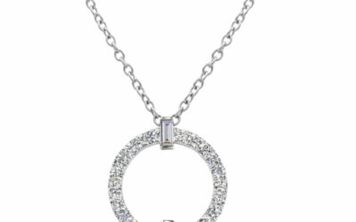 Diamond pendant with baguettes