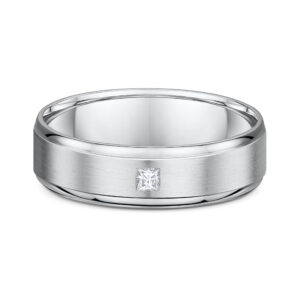 Princess cut diamond ring in white gold